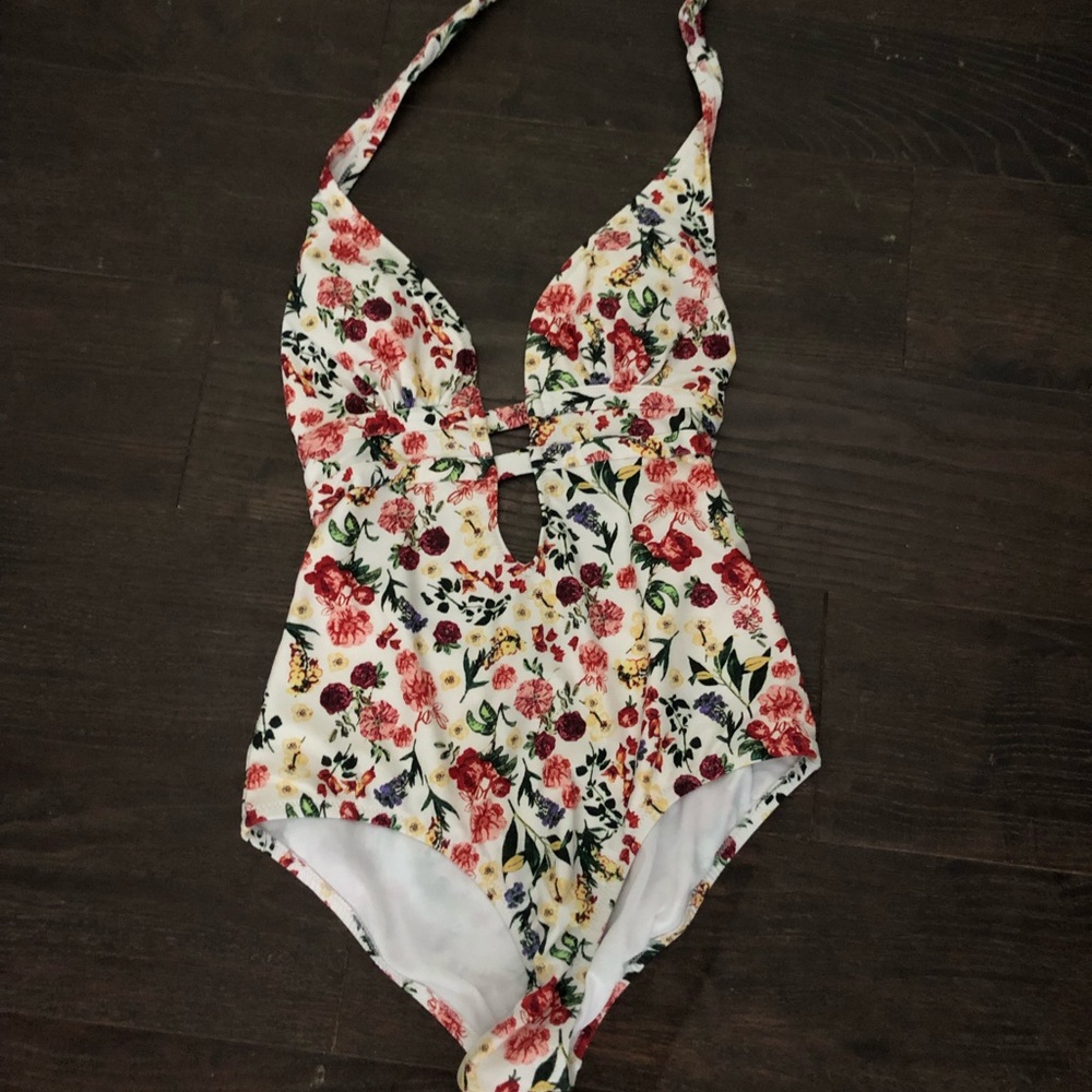 Jessica Simpson White Floral Swimsuit, M like new